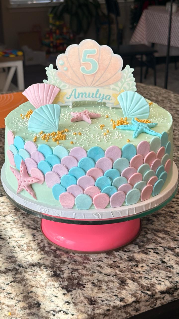 Custom cake creation 11 by La La Sweett